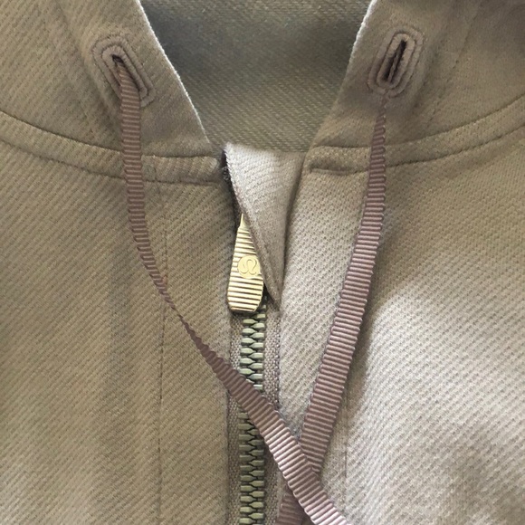 Lululemon Press Pause Jacket NWOT PRICE IS FIRM. NO OFFERS. NO DISCOUNTS - Picture 6 of 9